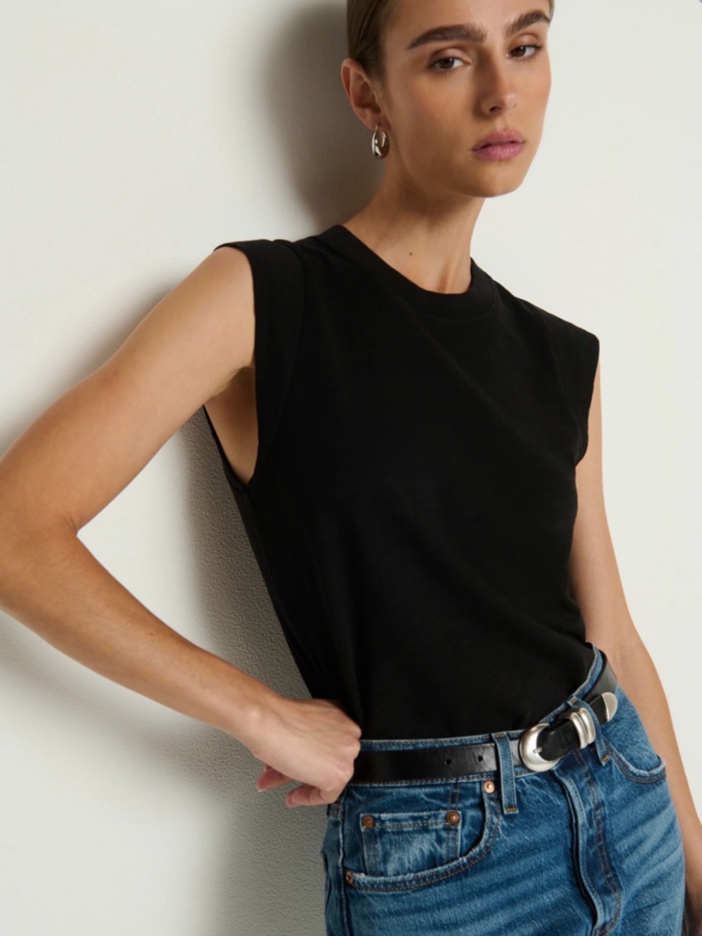 Black Sleeveless Muscle Tee - Women's Casual Tank